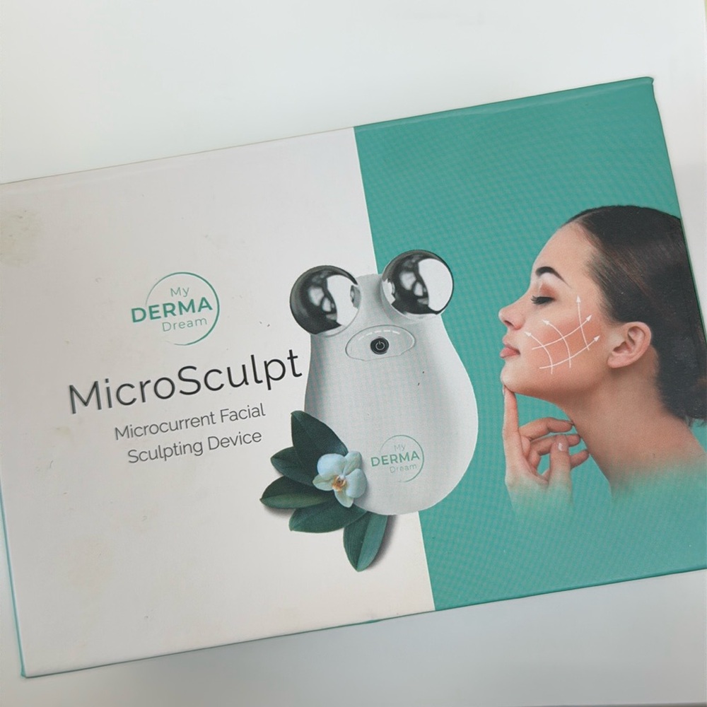 MY DERMA DREAM— MicroSculpt Microcurrent Facial Sculpting Device - Picture 2 of 4